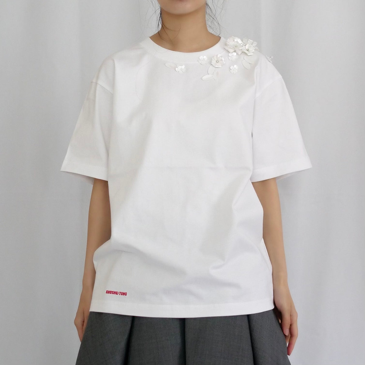 SALE] SHUSHU/TONG Beaded floral T-shirt / white – dim at noon