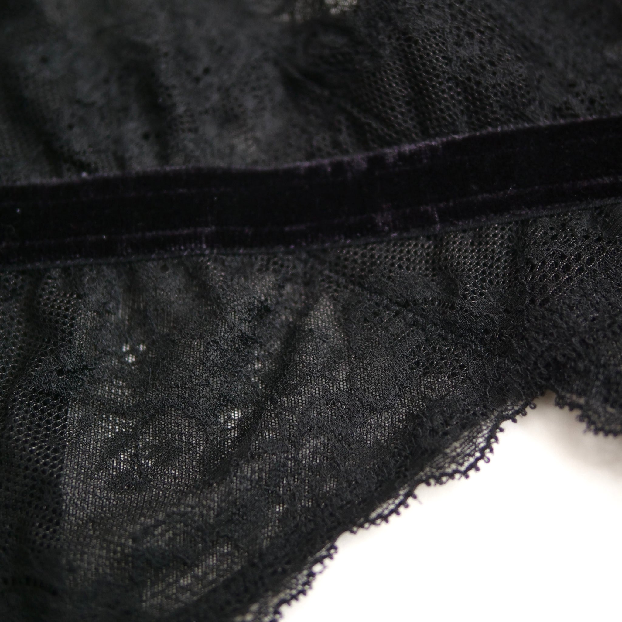 PERVERZE　Strap Lace Bustier / Black