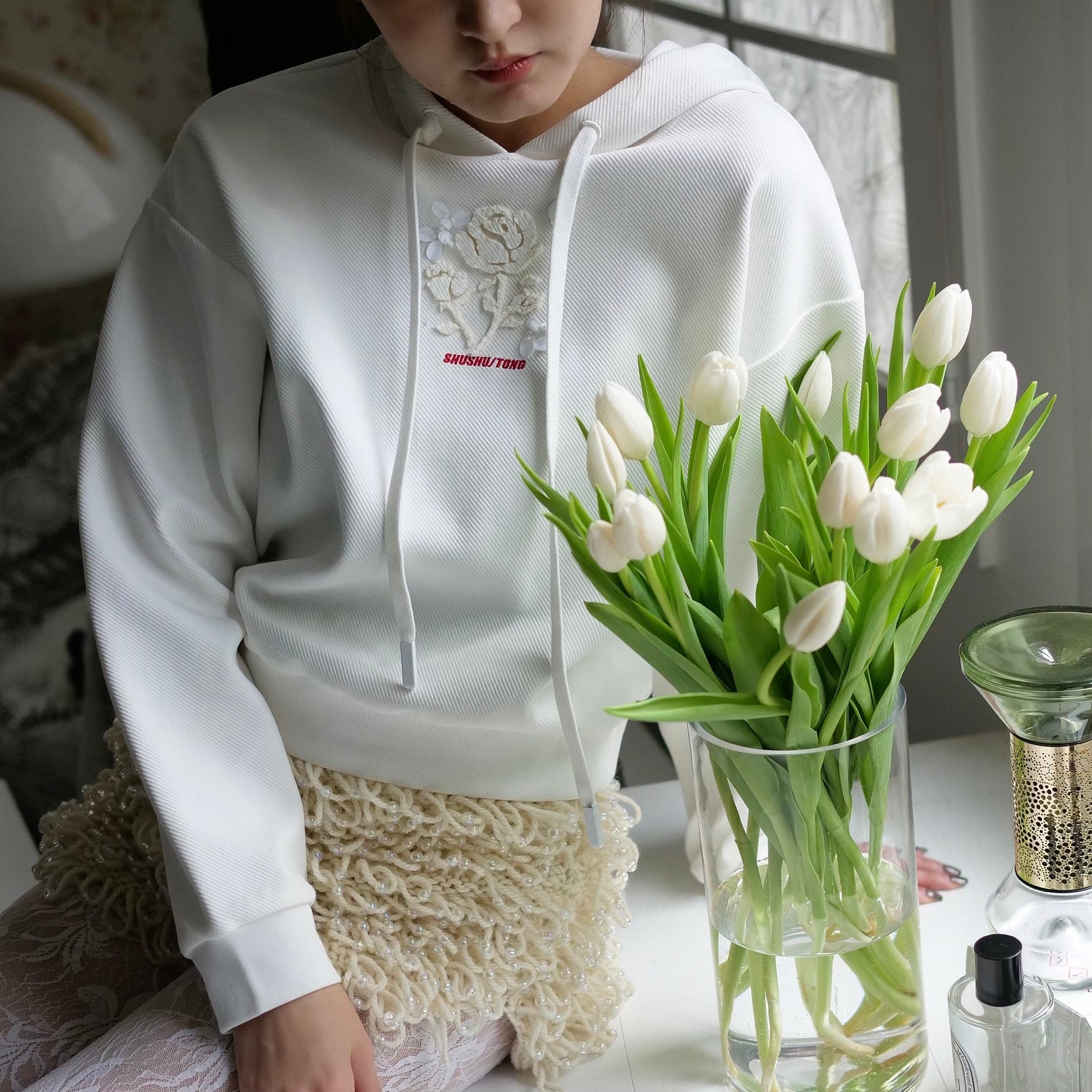 SALE]SHUSHU/TONG Stereo rose embellished hoodie / white
