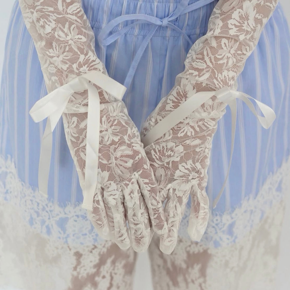 YUHAN WANG bow tie lace gloves – dim at noon