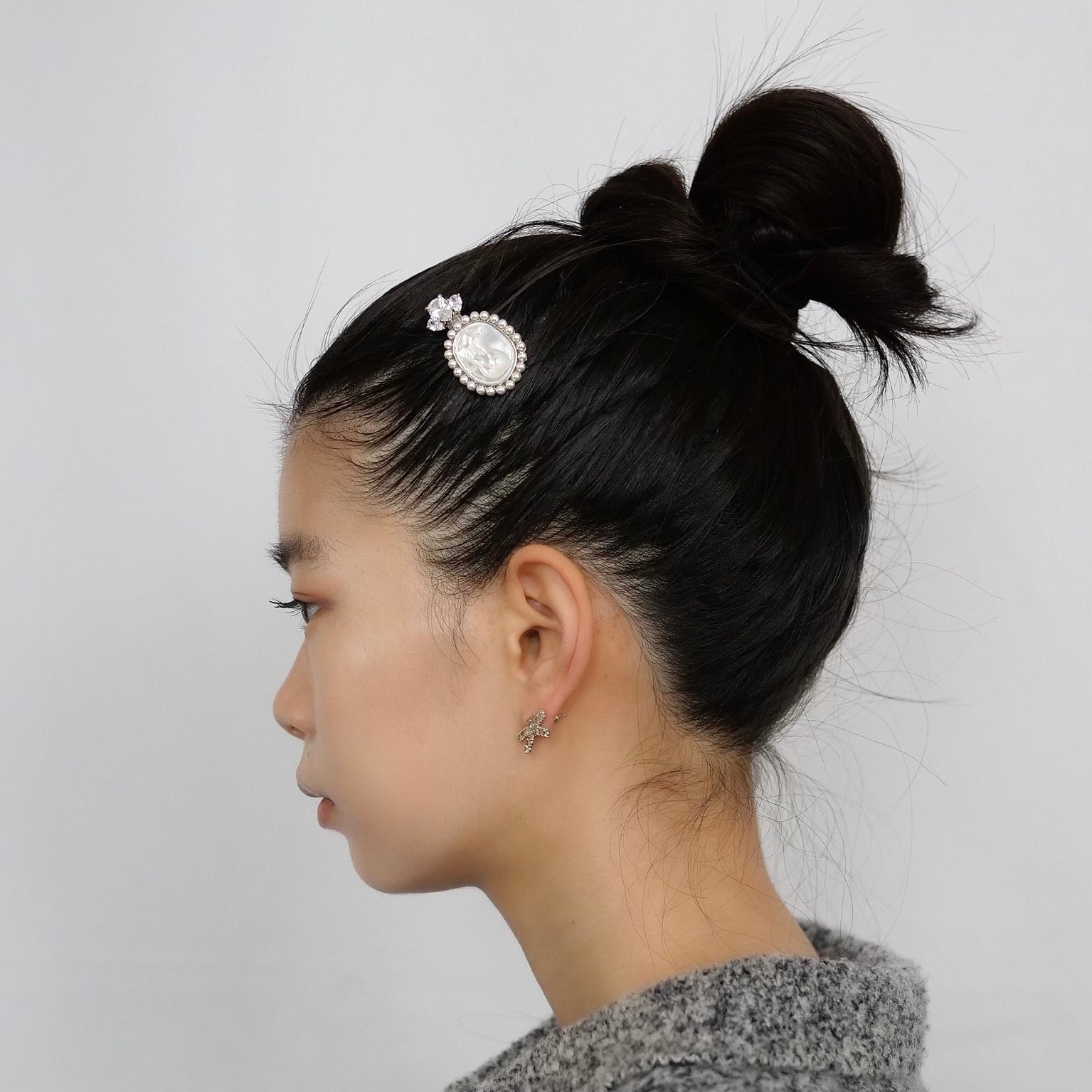 YVMIN×SHUSHU/TONG bare back embossed pinctada albina hair
