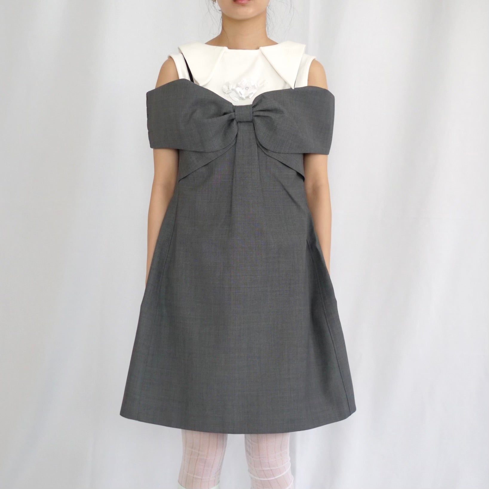 SHUSHU/TONG  Bow off-shoulder dress / grey