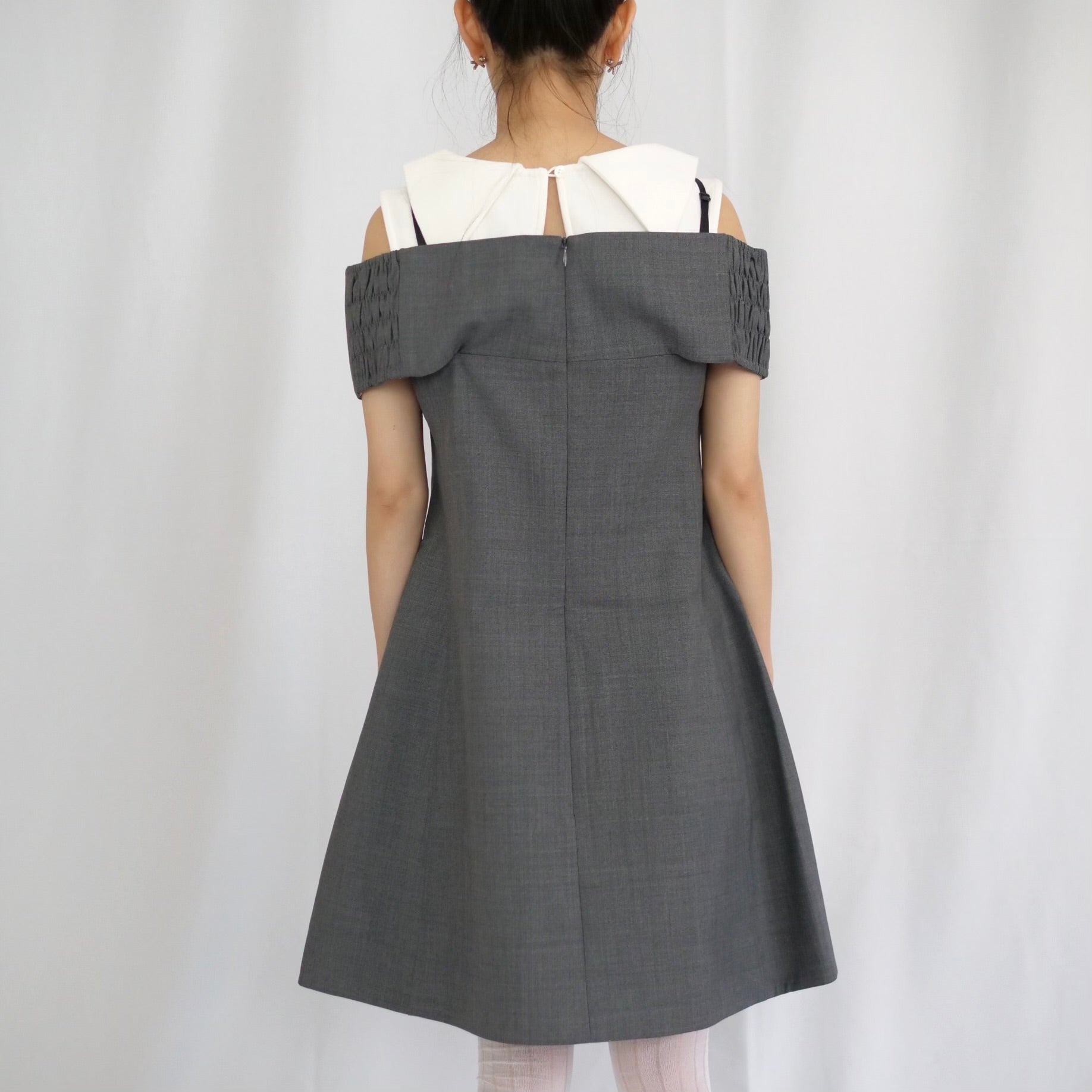 SHUSHU/TONG  Bow off-shoulder dress / grey