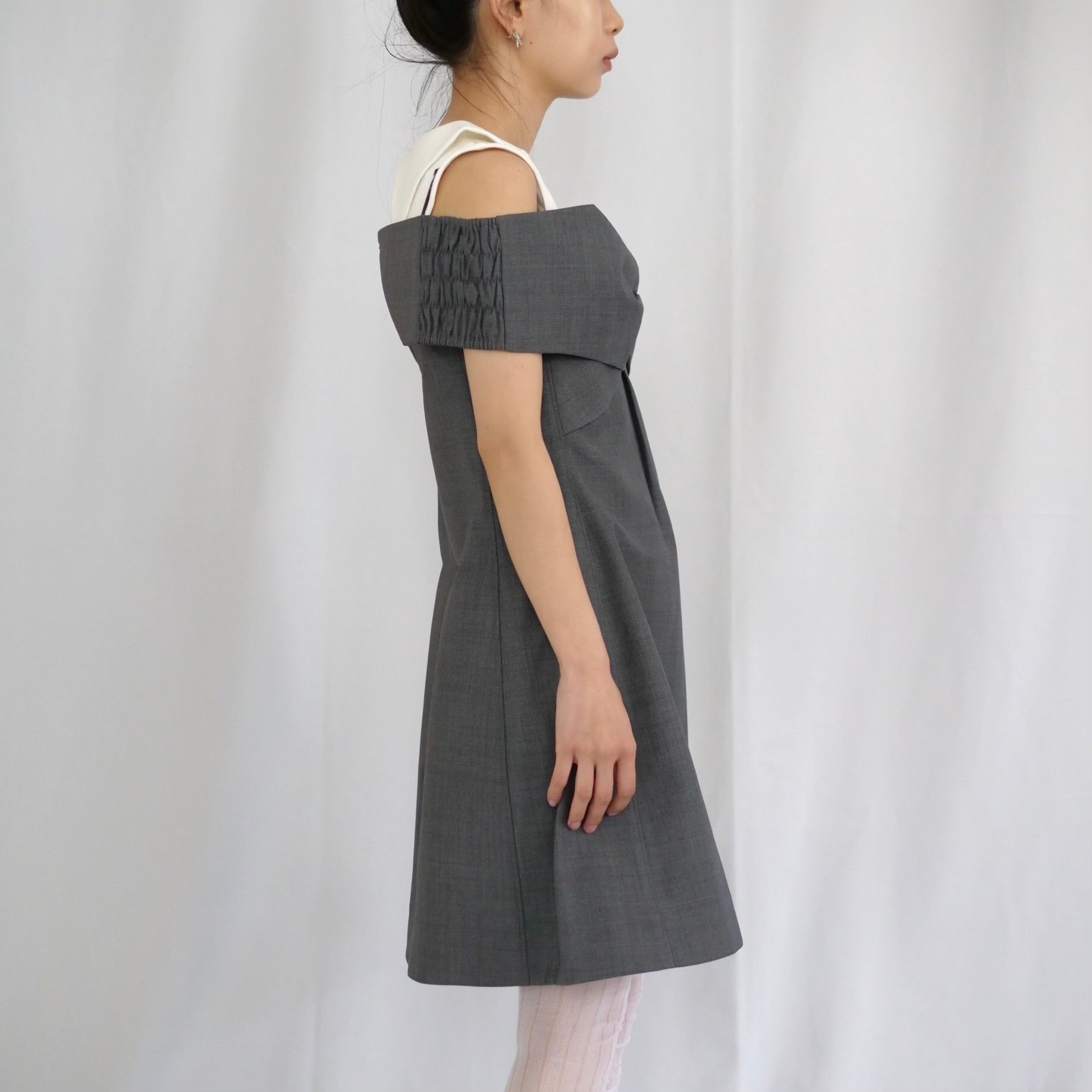 SHUSHU/TONG  Bow off-shoulder dress / grey