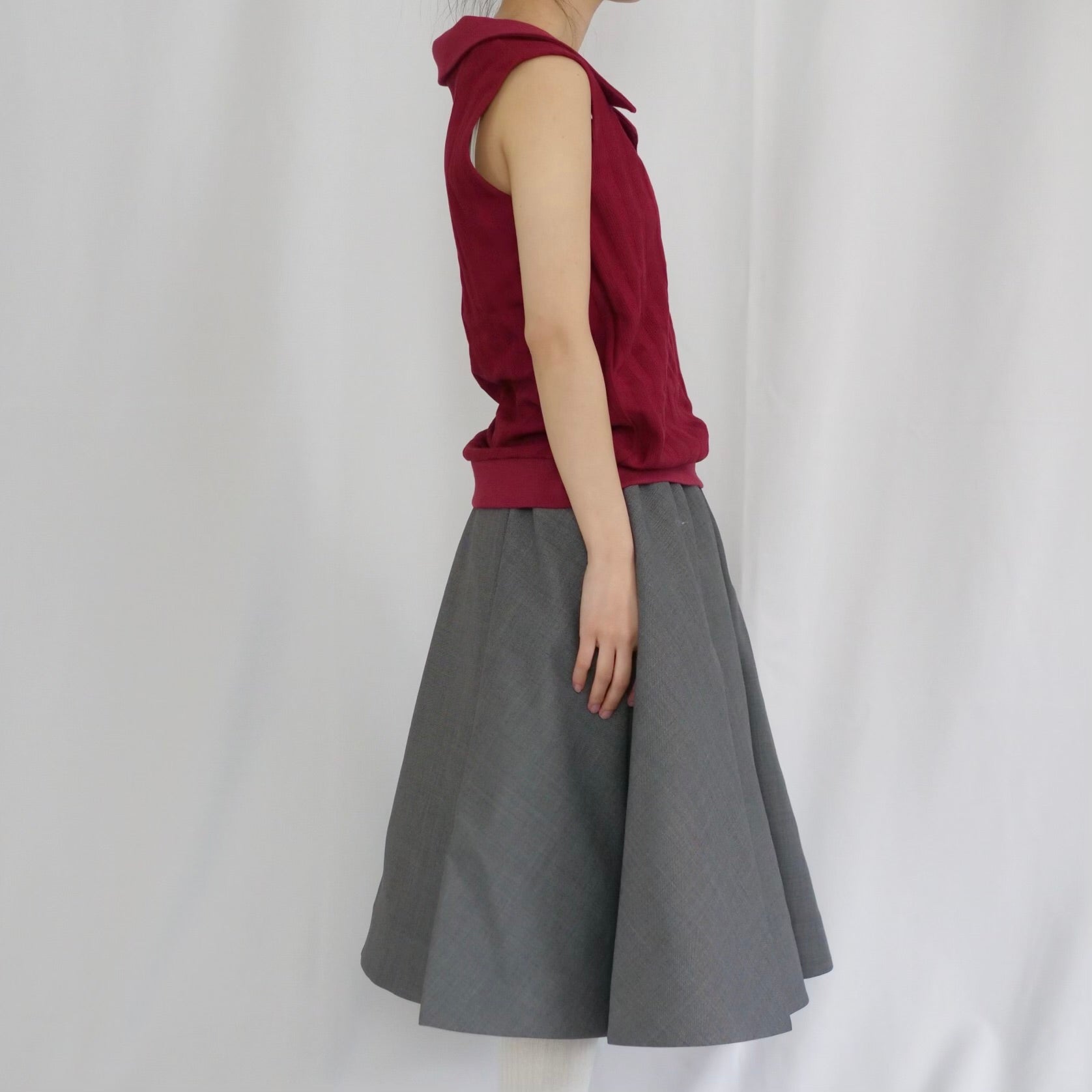 SHUSHU/TONG  Silhouette pleated skirt / grey