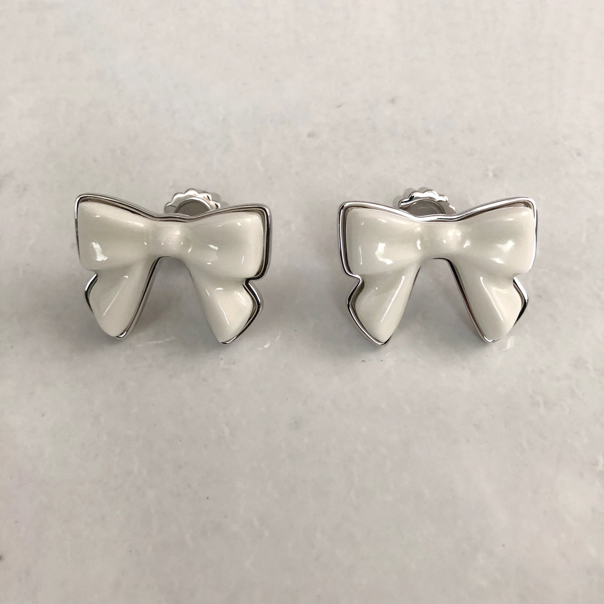SHUSHU/TONG  Ceramics Bowknot Earring (ピアス) / white