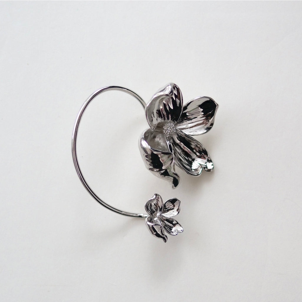 SUSAN FANG　METAL FLOWER EARRING CUFF