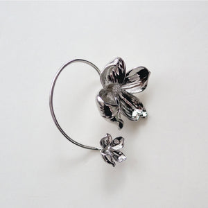 SUSAN FANG　METAL FLOWER EARRING CUFF