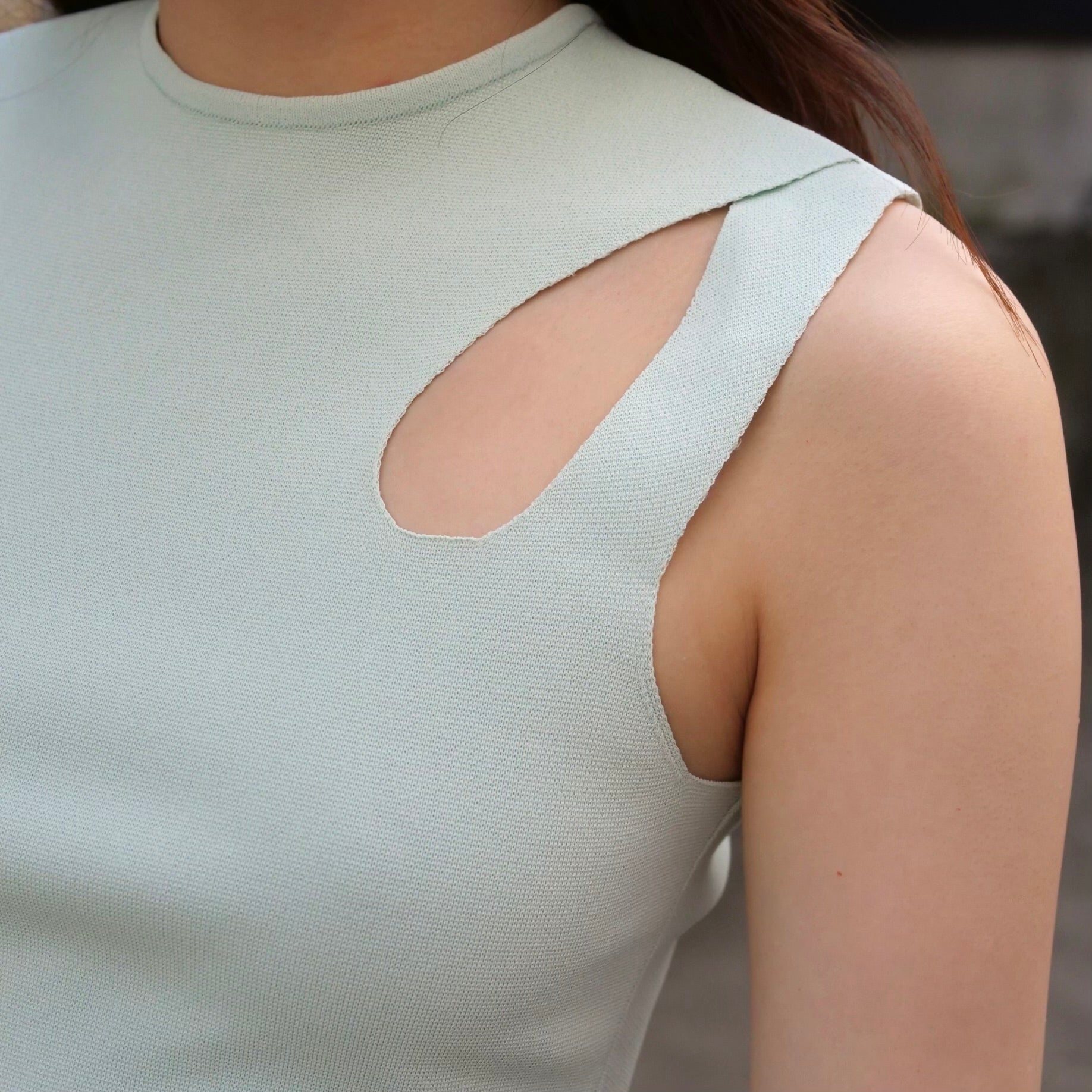 [OLD&VINTAGE] Mame Kurogouchi Hole Knitted Top (PALE GREEN)