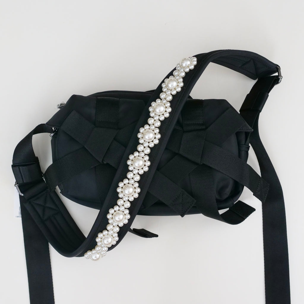 SIMONE ROCHA　CLASSIC BOW CROSSBODY BAG W/ EMB PEARL