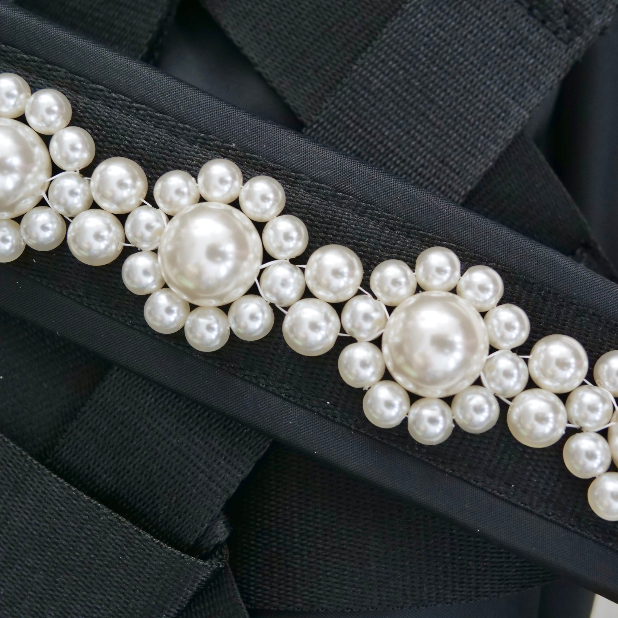 SIMONE ROCHA　CLASSIC BOW CROSSBODY BAG W/ EMB PEARL