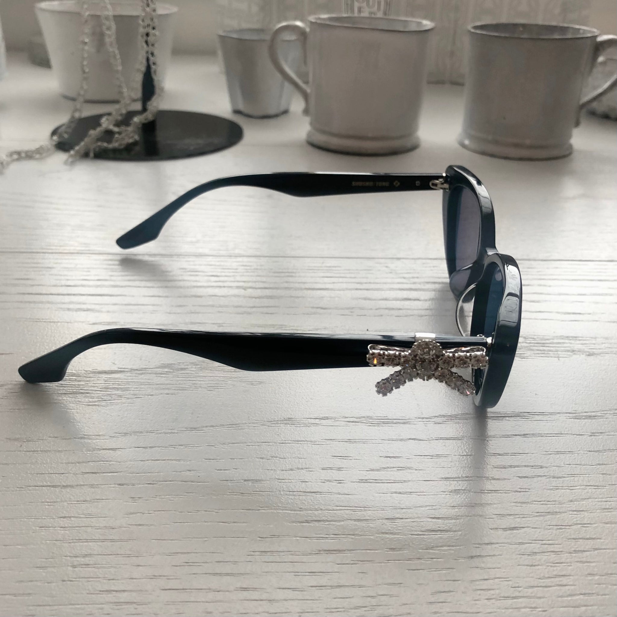 【サングラスレンズ交換済み】YVMIN×SHUSHU/TONG Gemstone Bowknot Glasses Side Bow / Black