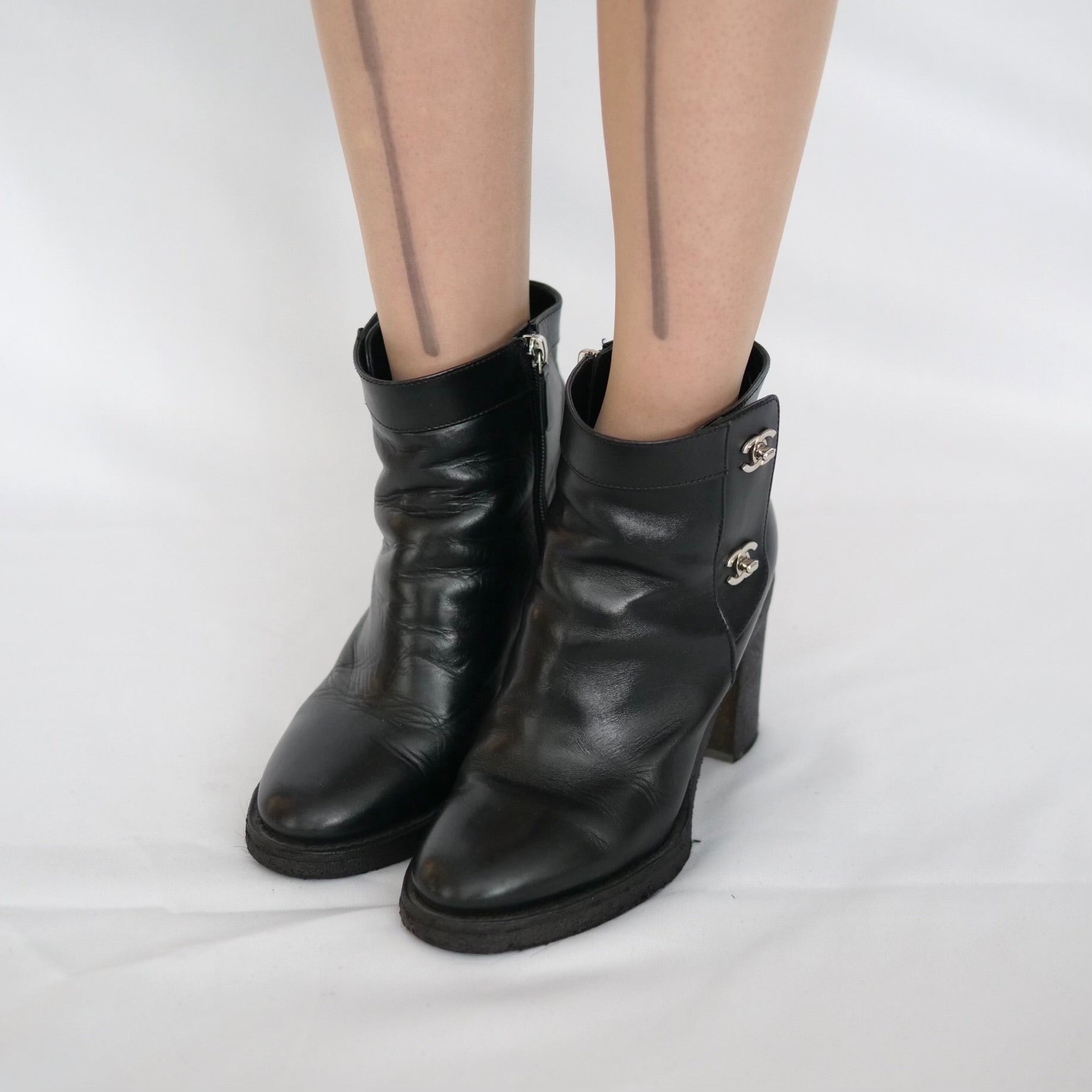 [OLD&VINTAGE] CHANEL　ショートブーツ