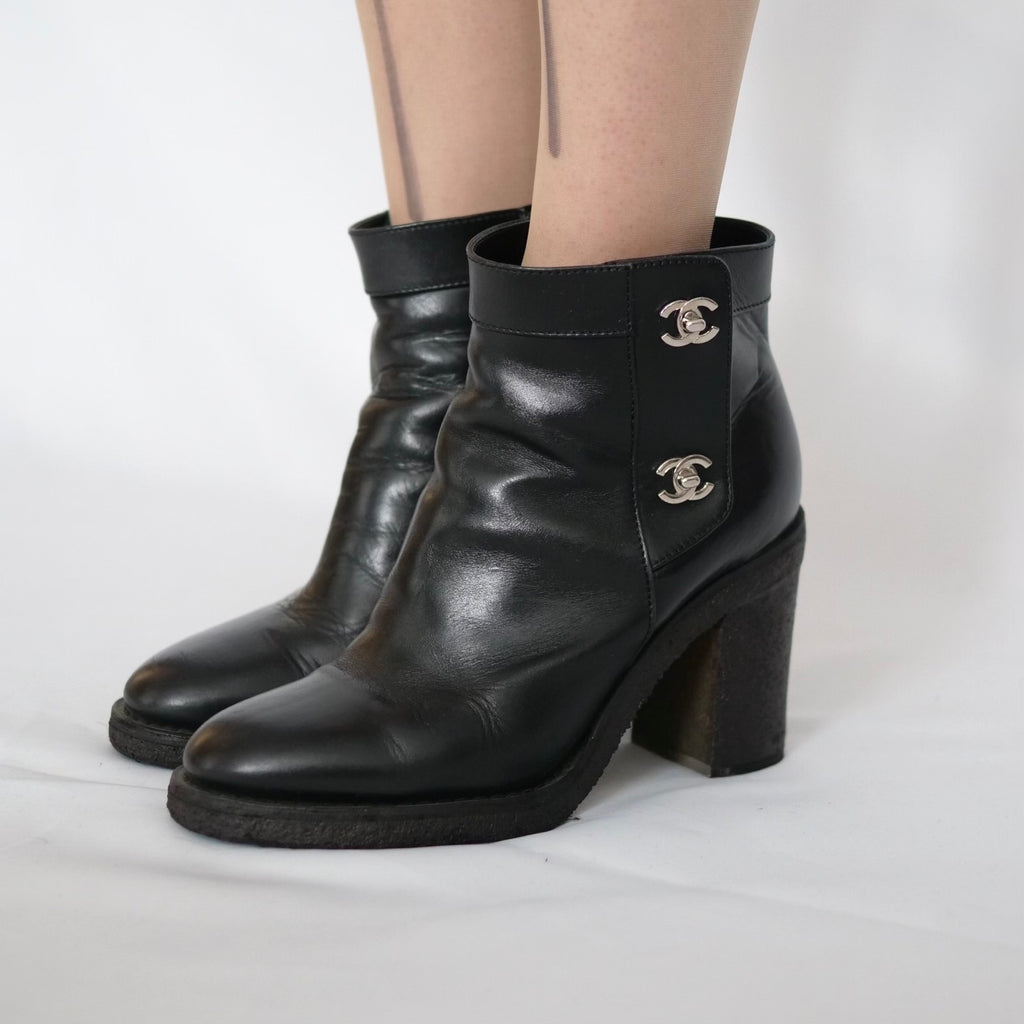 [OLD&VINTAGE] CHANEL　ショートブーツ