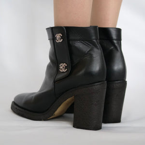 [OLD&VINTAGE] CHANEL　ショートブーツ