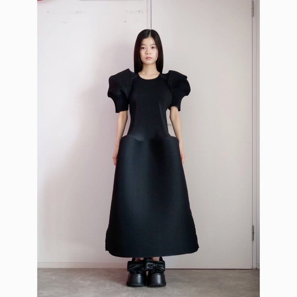MELITTA BAUMEISTER BIG SLEEVE RIPPLE DRESS / BLACK