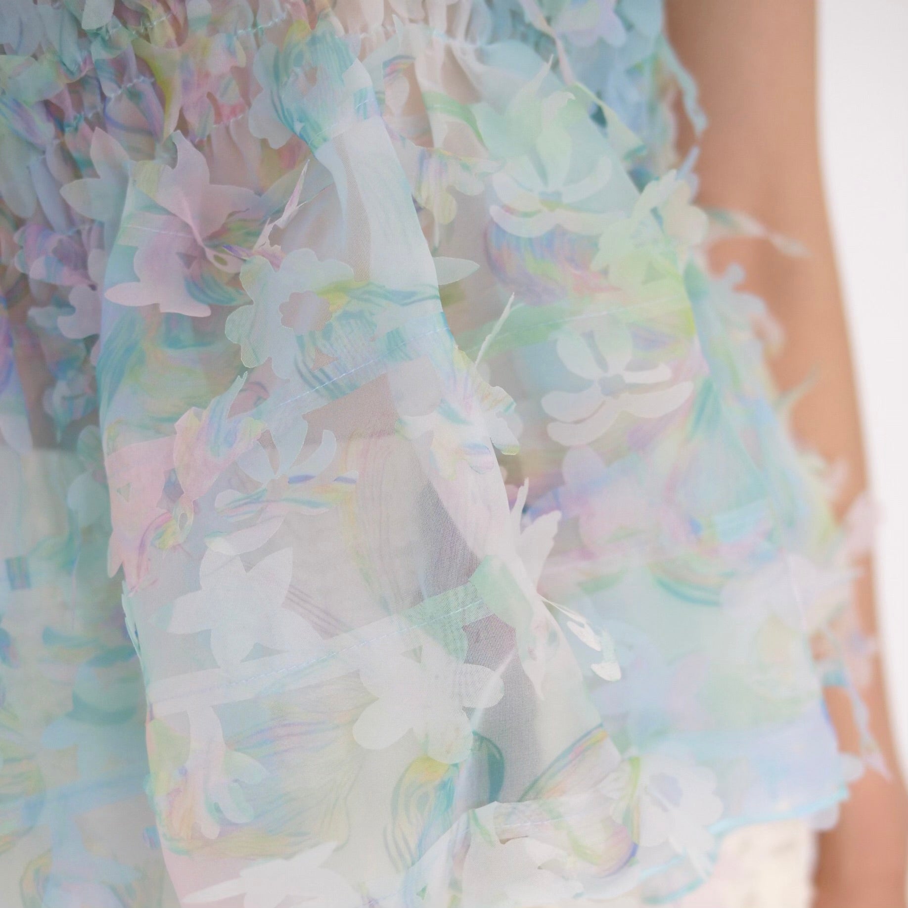 SUSAN FANG　FLOWER-LASER CUT SHIRRED TOP / BLUE