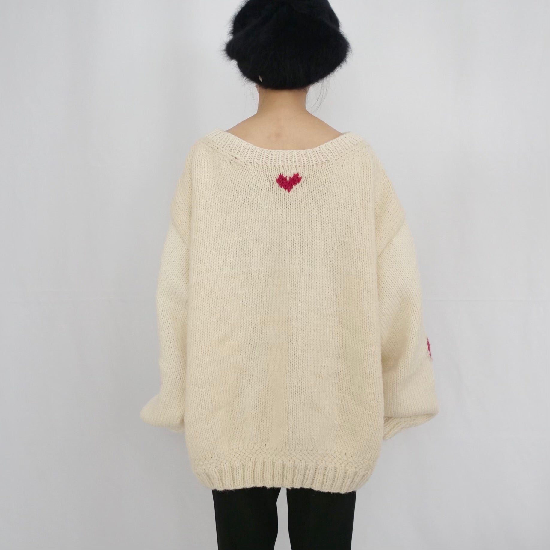 Hand-knitted sweater with coeur-rouge
