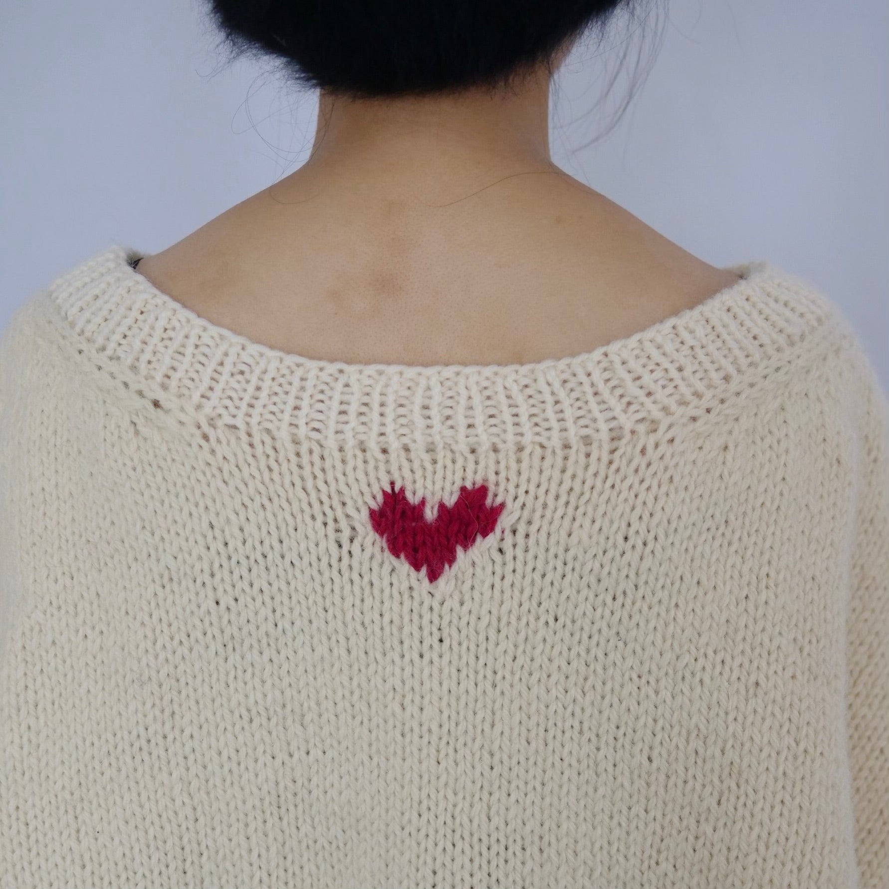 Hand-knitted sweater with coeur-rouge