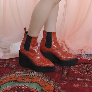 [MAME KUROGOUCHI] POINTED TOE EMBOSSED LEATHER BOOTS – ORANGE