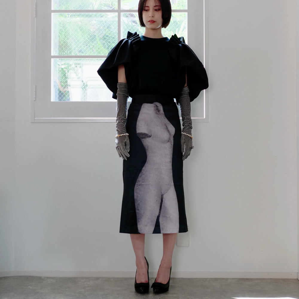 JOHN  Black Sculpture Print Midi Skirt / BLACK